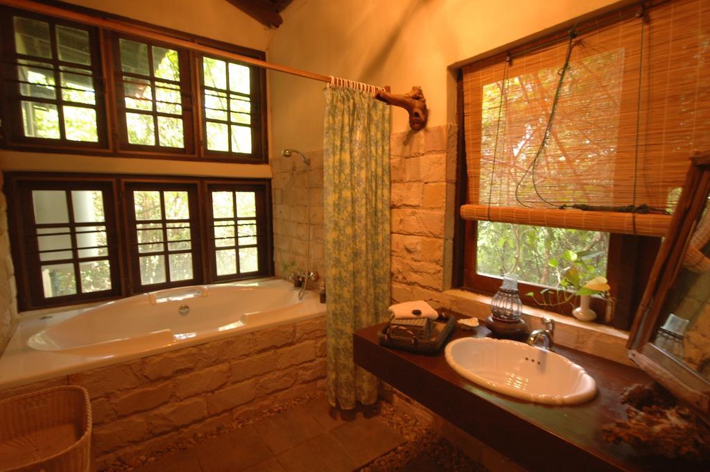 Momchailai Forest Retreat Kanchanaburi Ngoại thất bức ảnh